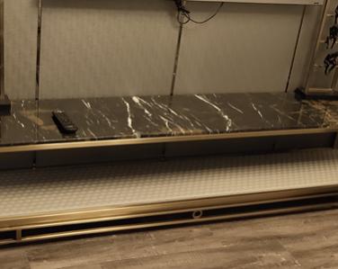 <strong>酒店房间香槟金不锈钢电视柜</strong>