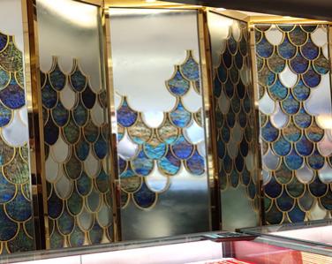 <strong> 珠宝店时尚钛金不锈钢屏风</strong>