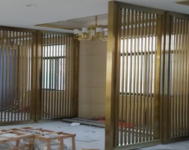 <strong>简易方管不锈钢屏风</strong>