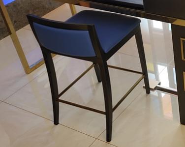 <strong>三色珠宝店不锈钢凳子</strong>