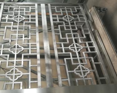 <strong>古典中式不锈钢屏风</strong>