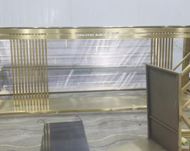 <strong>大型长方形钛金不锈钢桌子</strong>