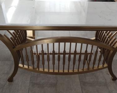 <strong>仿古酒店钛金不锈钢桌子</strong>